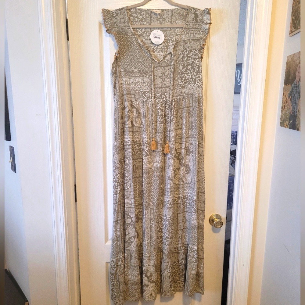 NWT Paisley print Maxi dress by Hem & Thread sz L